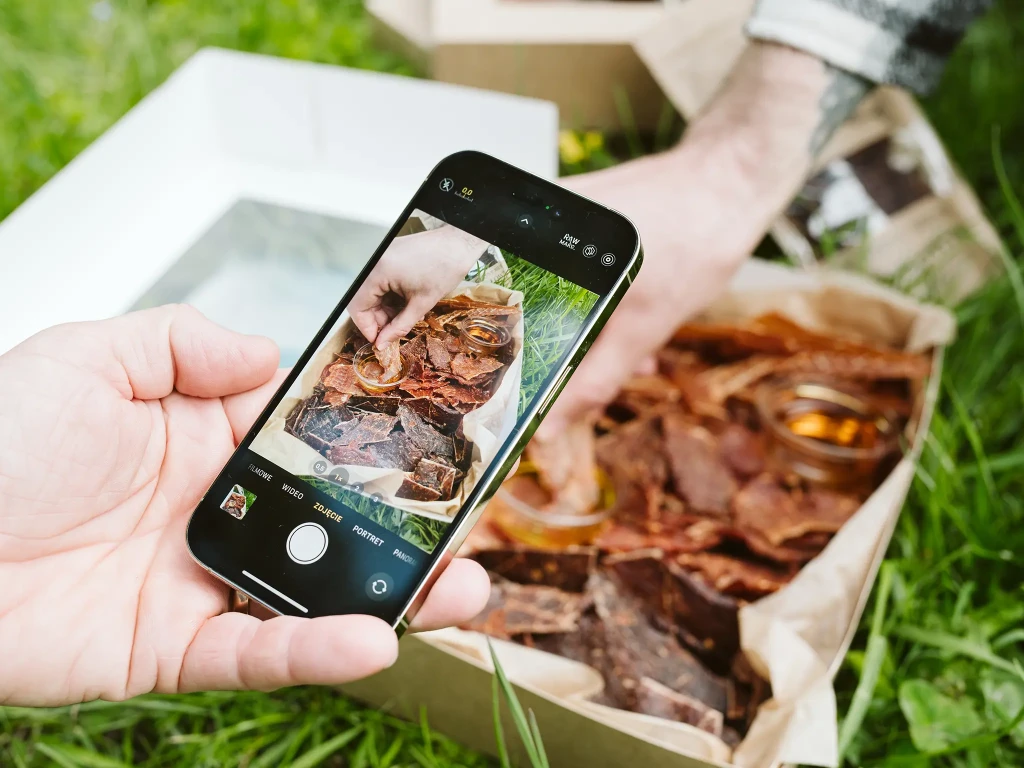 Obrazek do sekcji zmixuj boxa samemu przedstawiający Suszone mięso z kurczaka jerky, suszona wołowina beef jerky, suszone mięso wieprzowina jerky, suszone mięso z indyka jerky